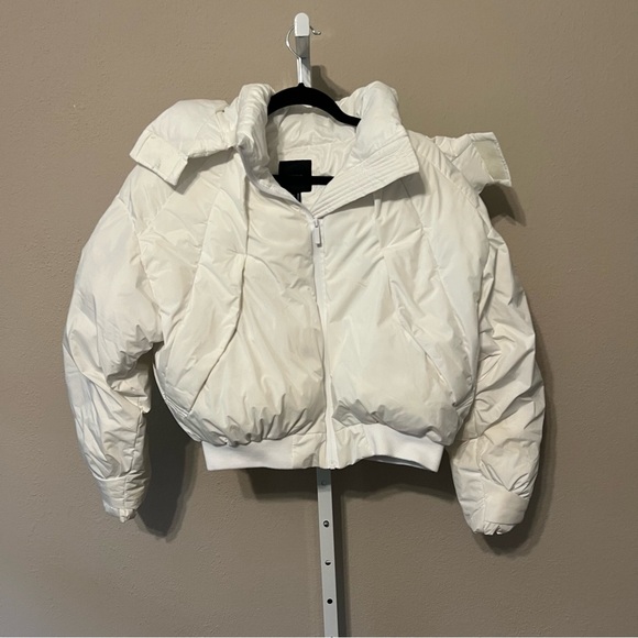 Forever 21 Jackets & Blazers - Forever 21 White Puffer Jacket